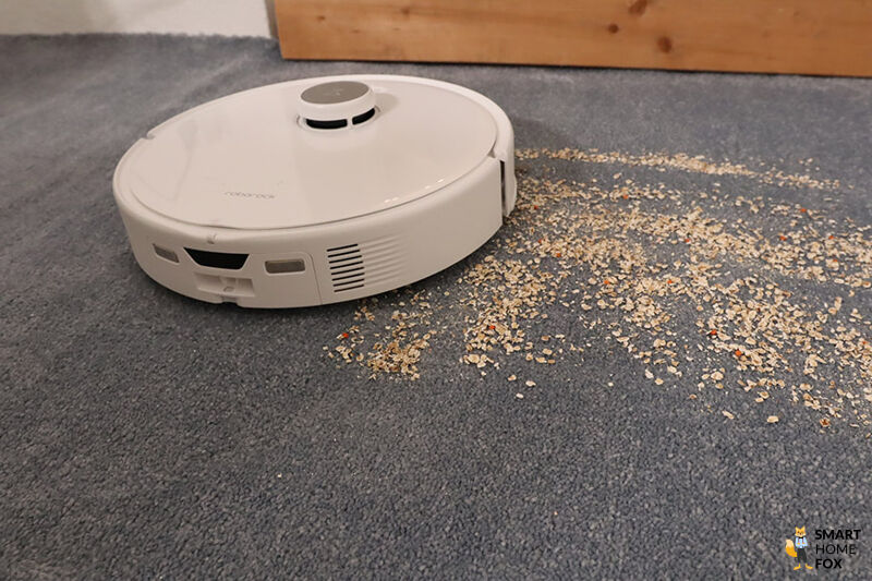 Roborock P20 Pro (Qrevo Curv) убирает ковер во время теста.